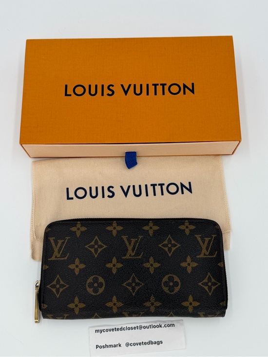 Louis Vuitton Handbags - Authentic Louis Vuitton Monogram Zippy Wallet W/Box and Dust Bag Good Condition